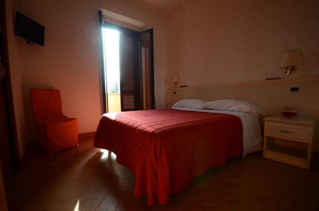 Il Piccolo Nido Bed & Breakfast Borgo Montenero ภายนอก รูปภาพ
