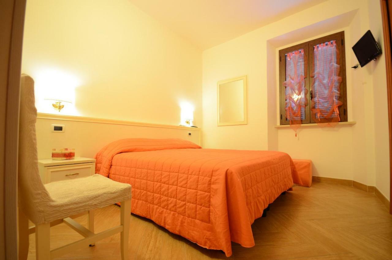 Il Piccolo Nido Bed & Breakfast Borgo Montenero ภายนอก รูปภาพ