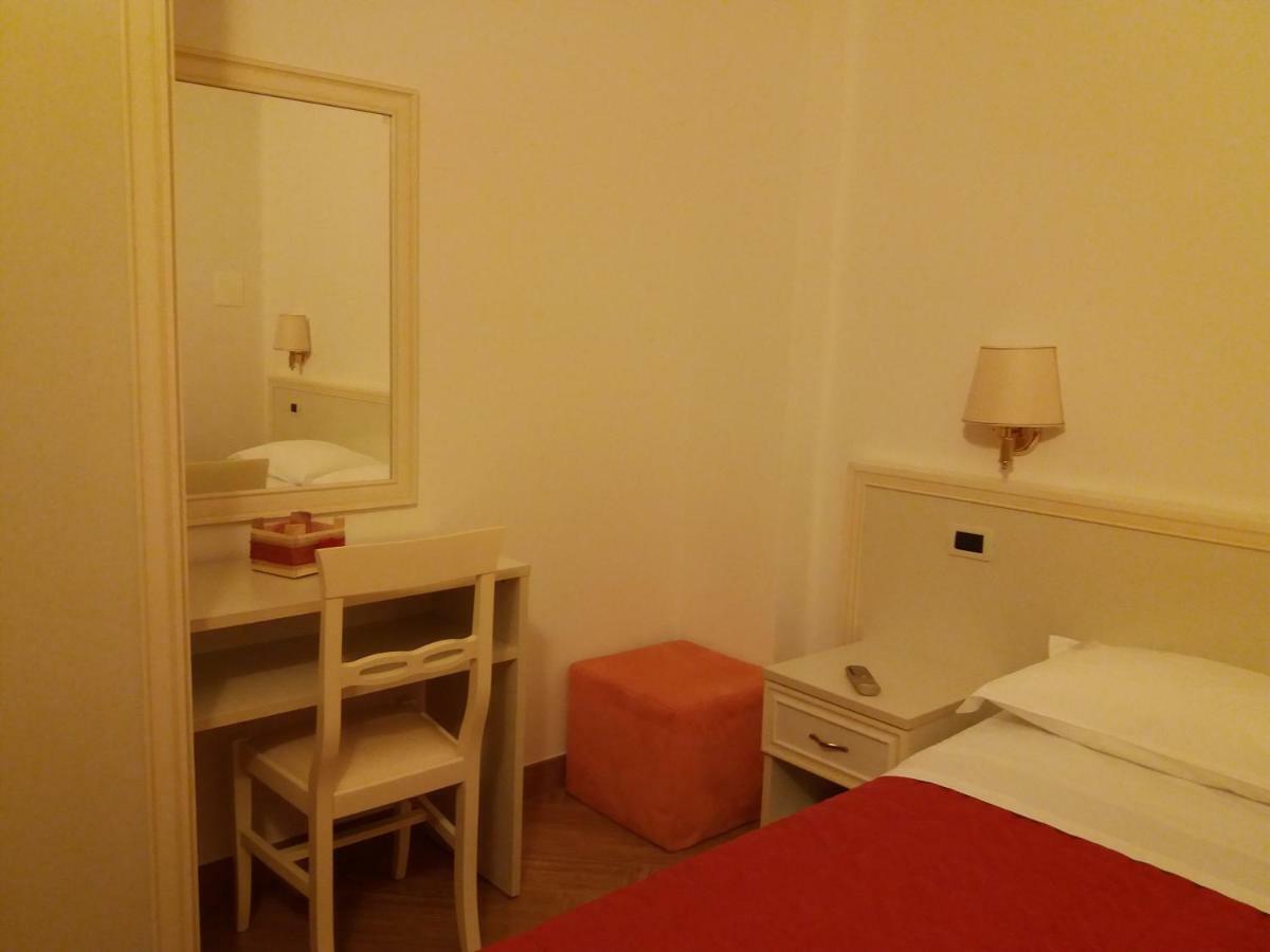 Il Piccolo Nido Bed & Breakfast Borgo Montenero ภายนอก รูปภาพ