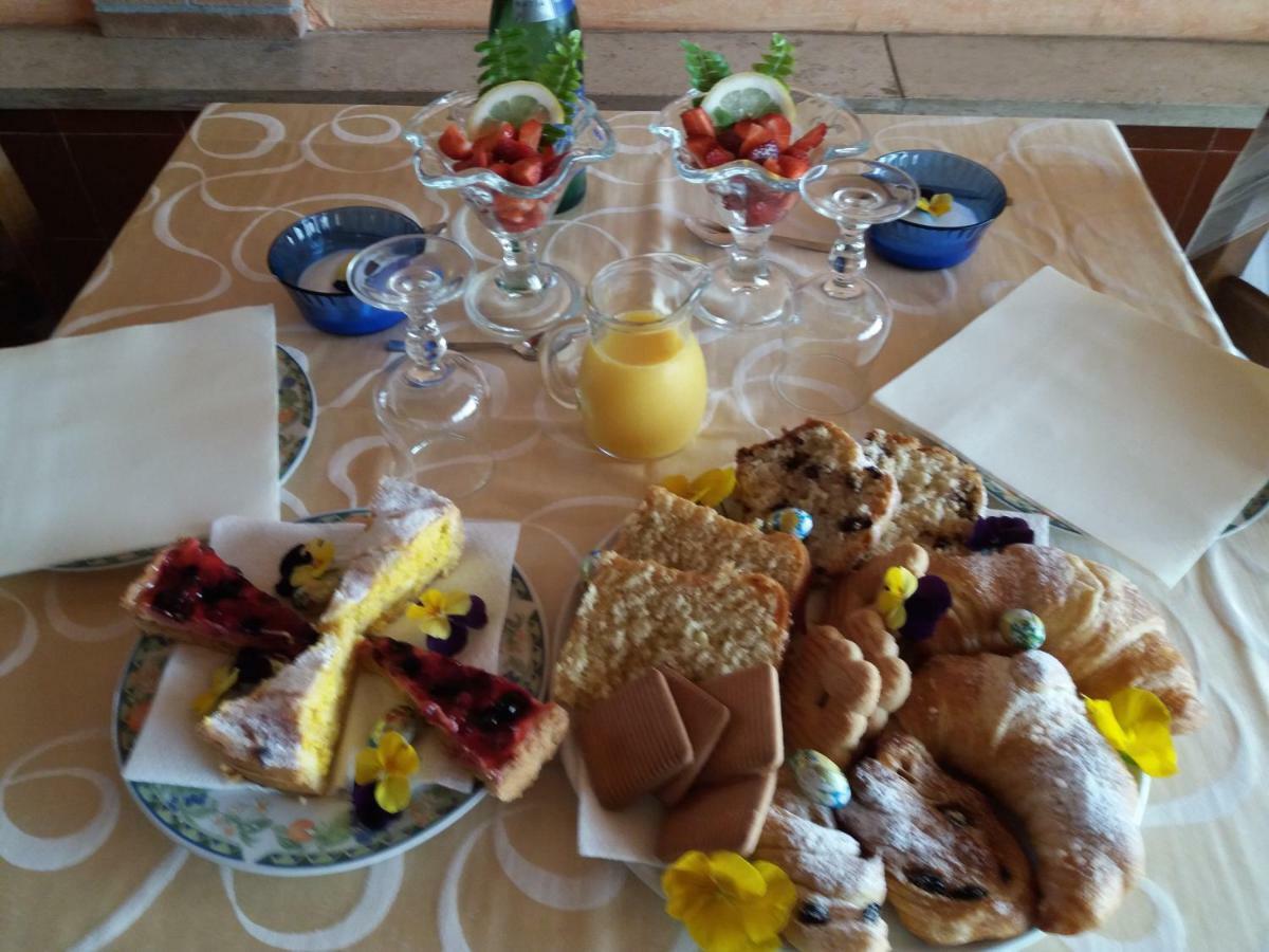 Il Piccolo Nido Bed & Breakfast Borgo Montenero ภายนอก รูปภาพ