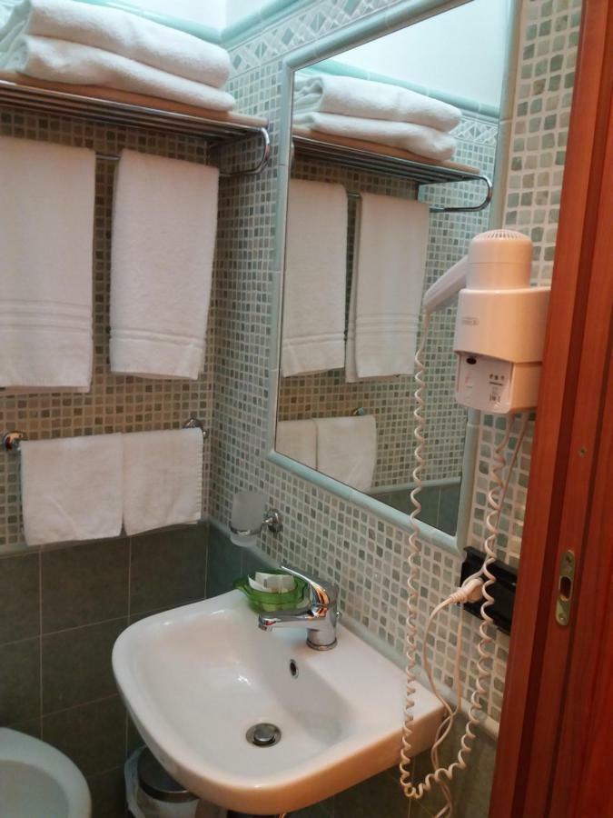 Il Piccolo Nido Bed & Breakfast Borgo Montenero ภายนอก รูปภาพ