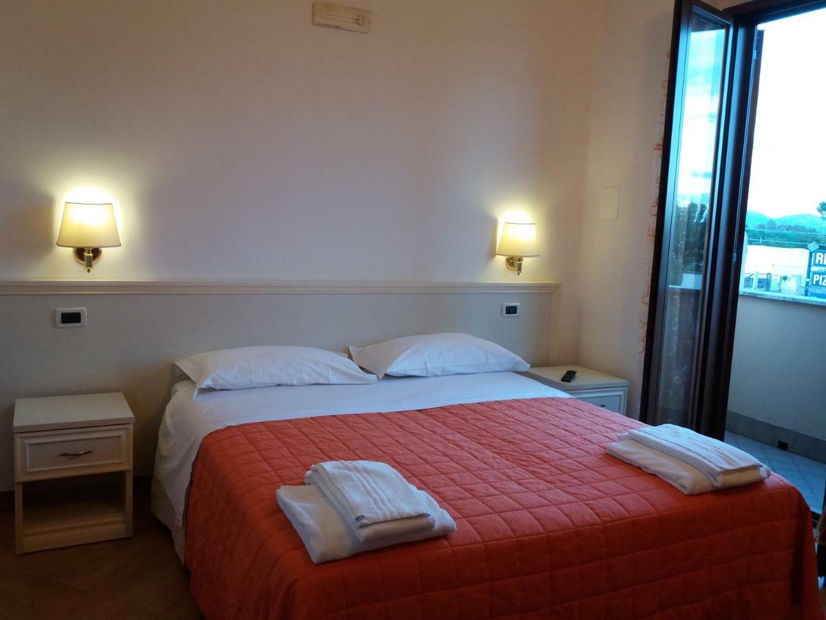 Il Piccolo Nido Bed & Breakfast Borgo Montenero ภายนอก รูปภาพ