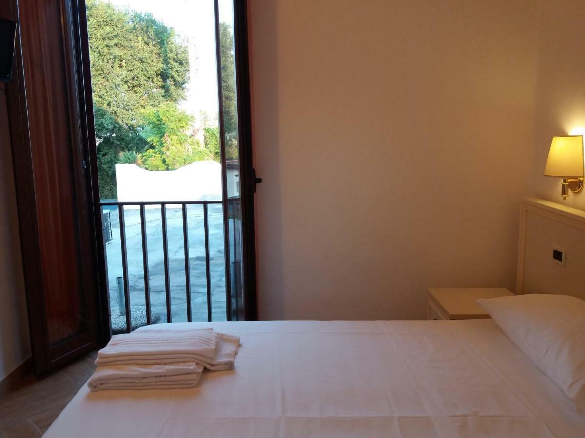 Il Piccolo Nido Bed & Breakfast Borgo Montenero ภายนอก รูปภาพ