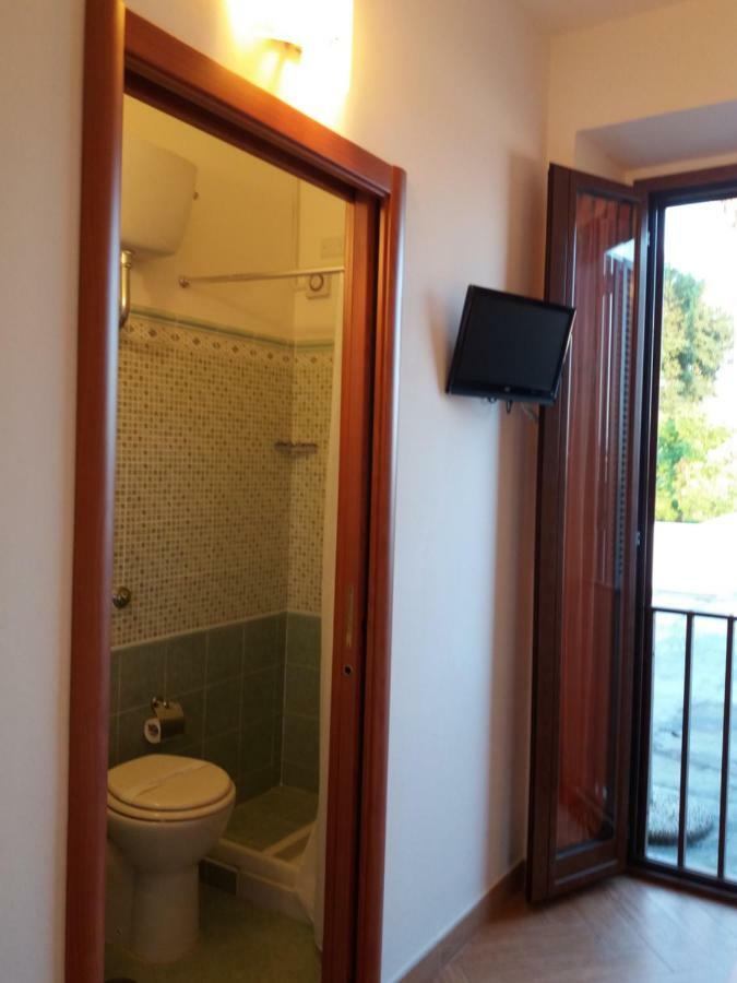 Il Piccolo Nido Bed & Breakfast Borgo Montenero ภายนอก รูปภาพ